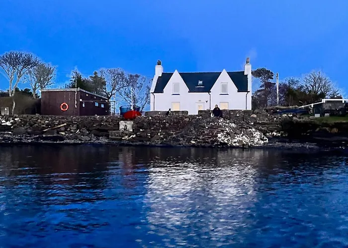 Carnmhor, Isle Of Skye - Stunning 242 Year Old Cottage On Its Own Sea Shore!