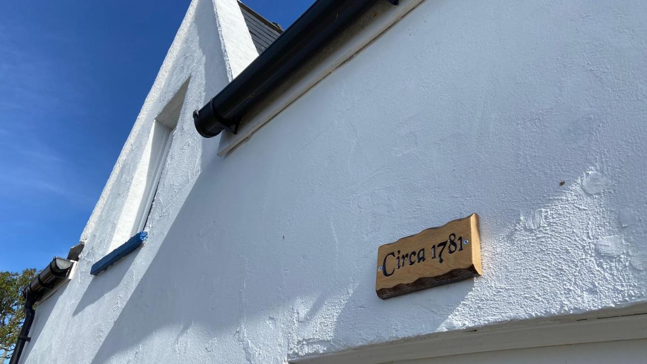 Carnmhor, Isle Of Skye - Stunning 242 Year Old On Its Own Sea Shore! Breakish