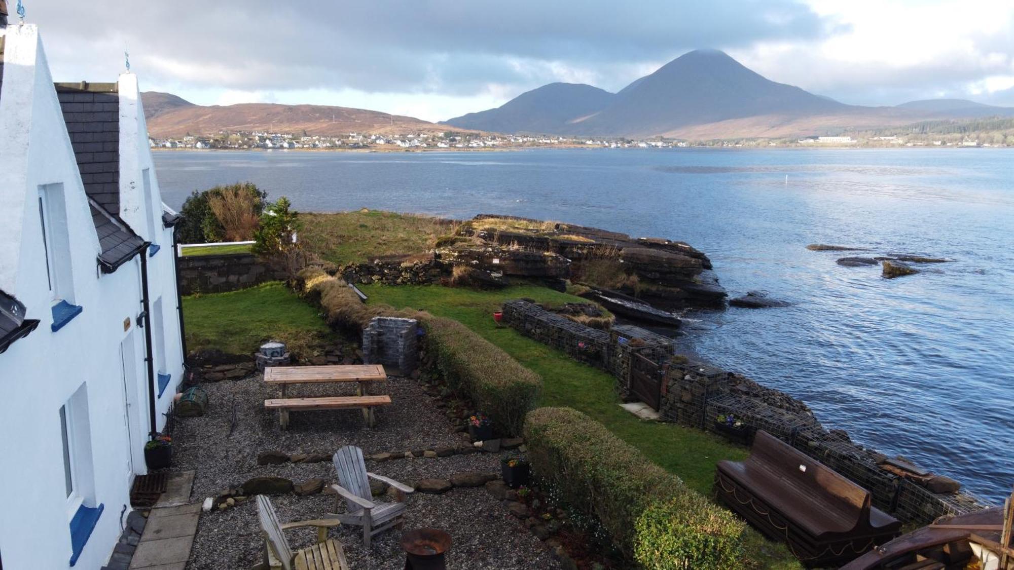 Vakantiehuis Carnmhor, Isle Of Skye - Stunning 242 Year Old On Its Own Sea Shore! Breakish