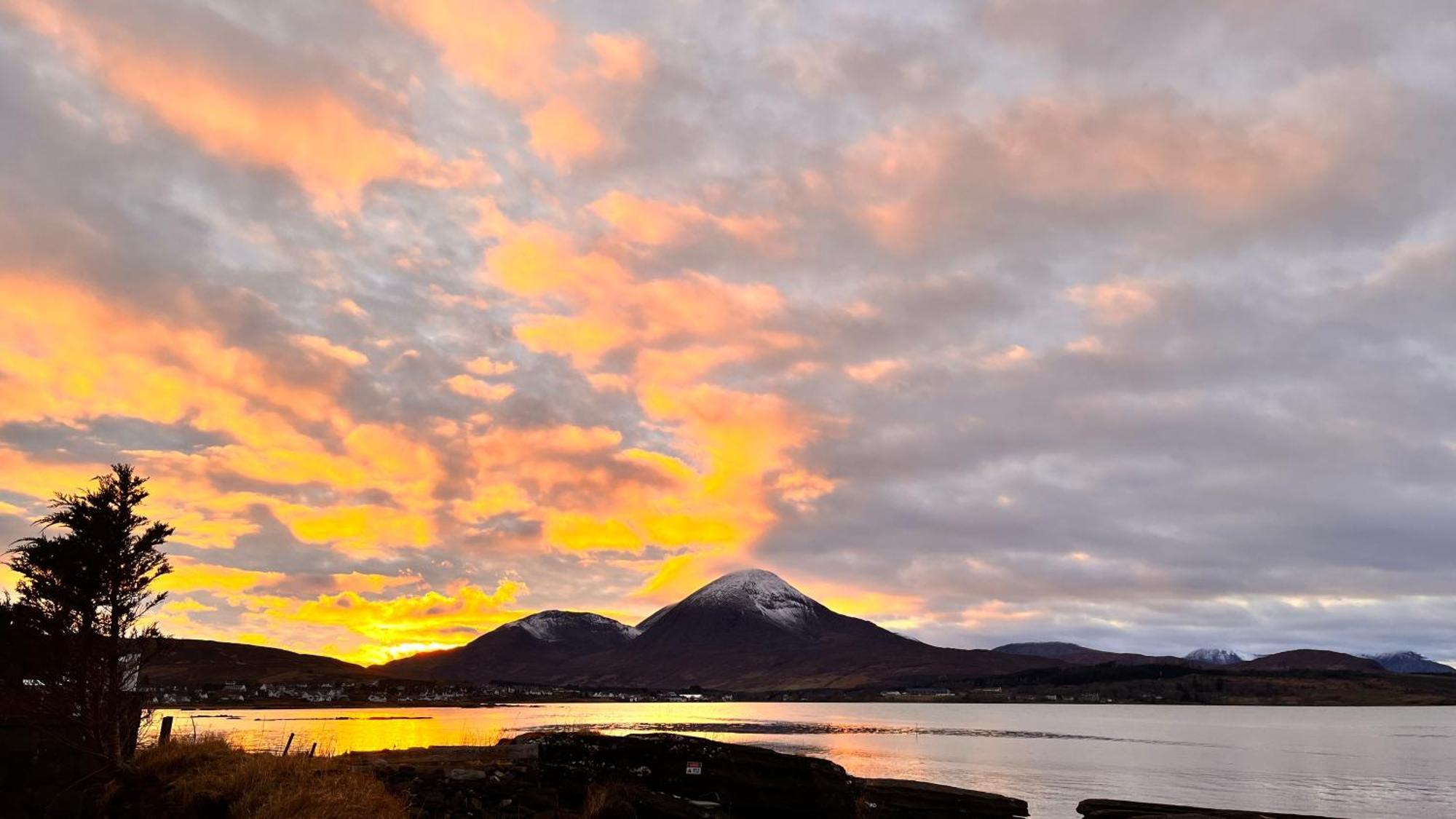 Carnmhor, Isle Of Skye - Stunning 242 Year Old On Its Own Sea Shore! *