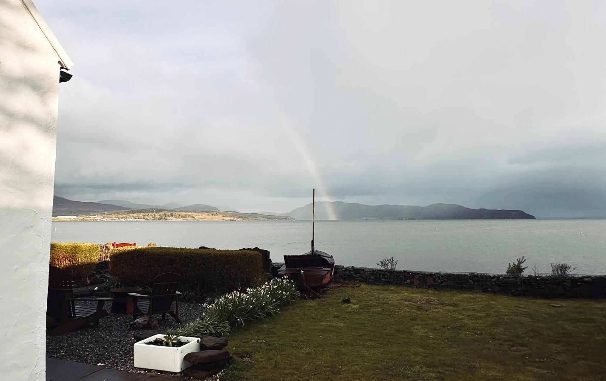 Carnmhor, Isle Of Skye - Stunning 242 Year Old On Its Own Sea Shore! Breakish
